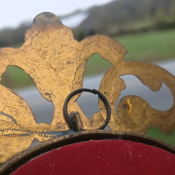 Vintage Brass Oval Wall Decor - Picture 5 of 8